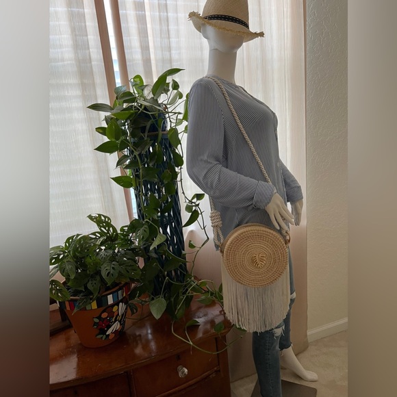 Elegant Fringe & Gold Leaf Handwoven Shoulder Bag- Boho Chic Summer Shoulder Bag - Picture 4 of 7